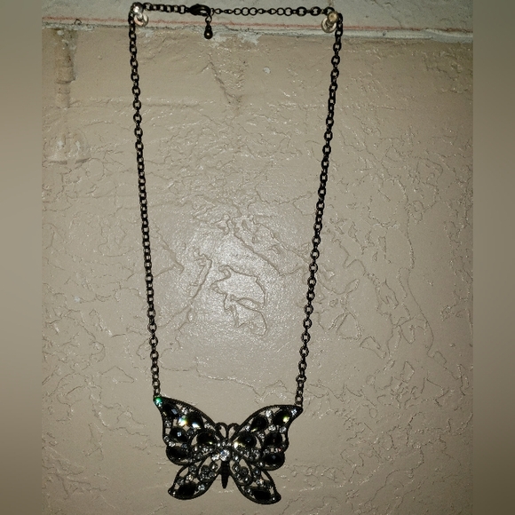 Vintage butterfly necklace - Picture 9 of 10